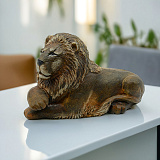 Красивая скульптура "Лев"
